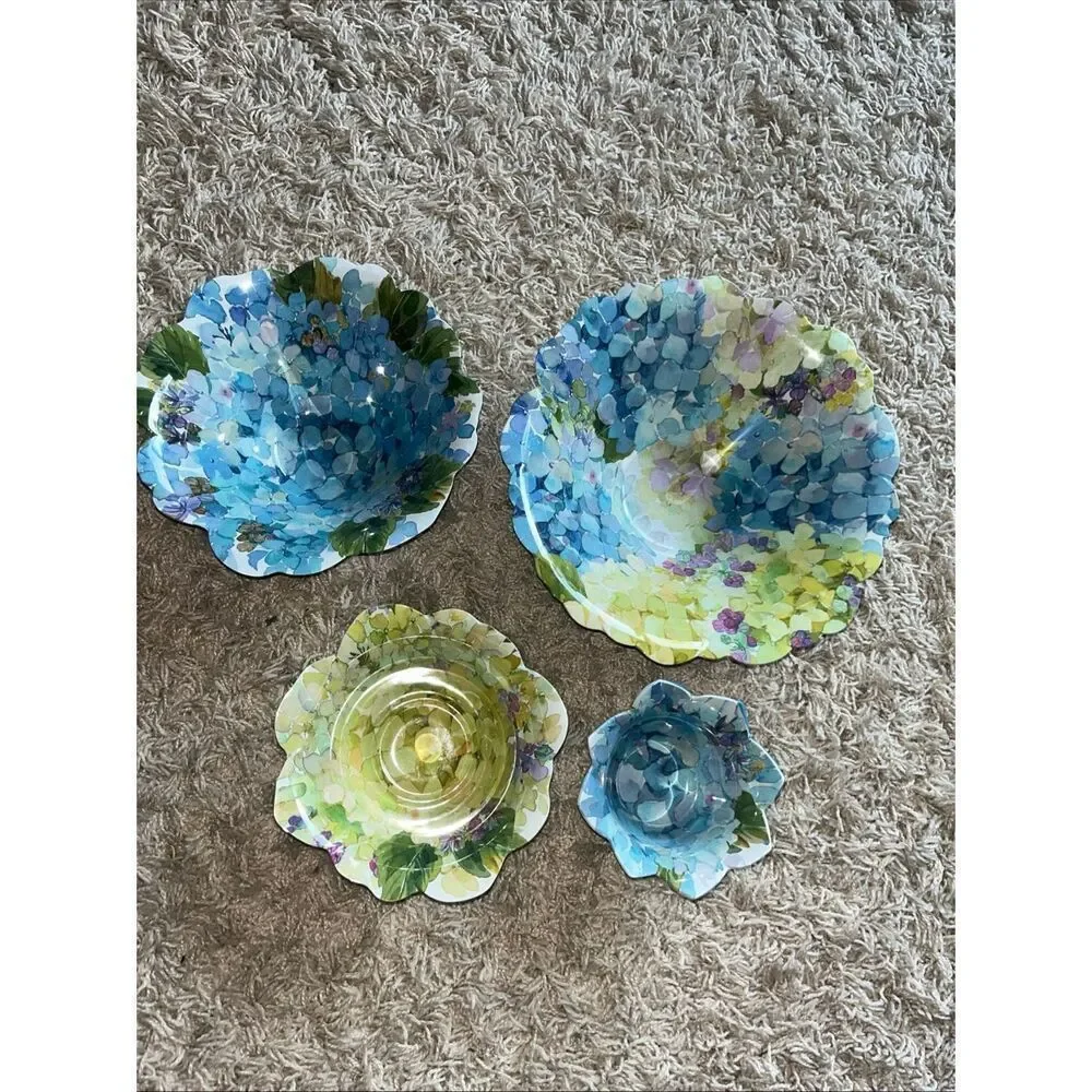 Shabby Chic Set of 4 Flower shaped Melamine Serving Bowls White Multicolor